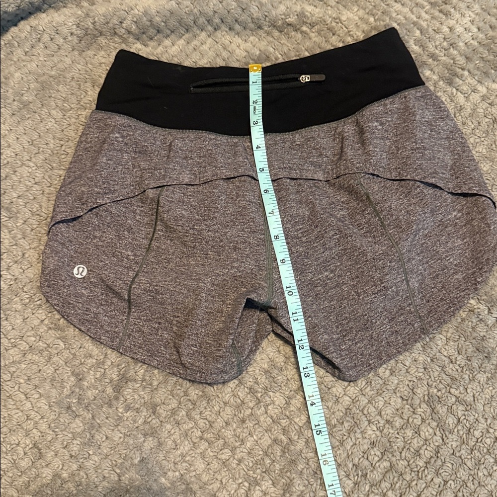 Lululemon Speed Up Low-Rise Lined Shorts 2.5". Heather Gray & Black Size 2 - Picture 10 of 10